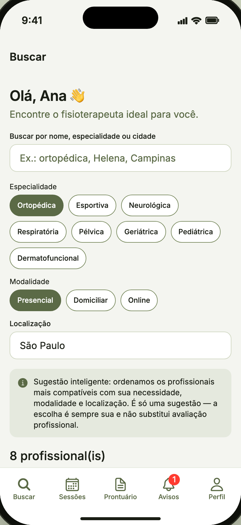 Tela real do app fisio.app: busca de fisioterapeutas com filtros de especialidade, modalidade e localização, e sugestão inteligente